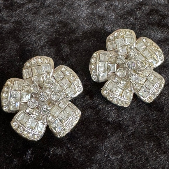 Vintage Jarin Kasi Silver Floral Flower Clip On Signed Couture Earrings - Picture 1 of 7